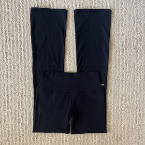 Airbrush High-Waist Bootcut Legging Alo Yoga - M